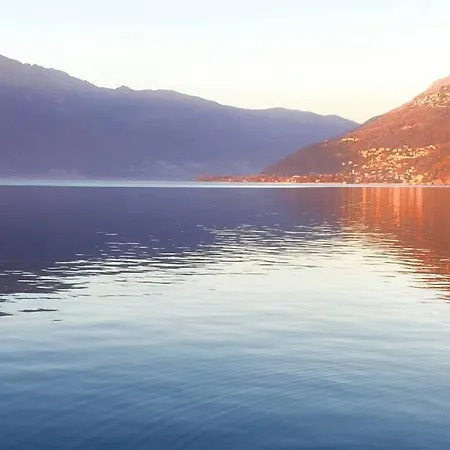 A Casa, Dalla Nonna Fronte Lago アパート